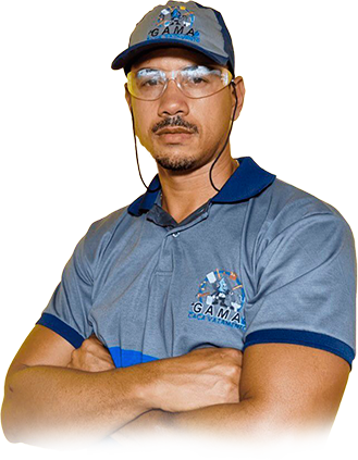 Técnico da GAMA Caça Vazamento uniformizado